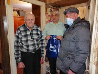 Вячеслав Доронин посетил на дому ветеранов Великой Победы